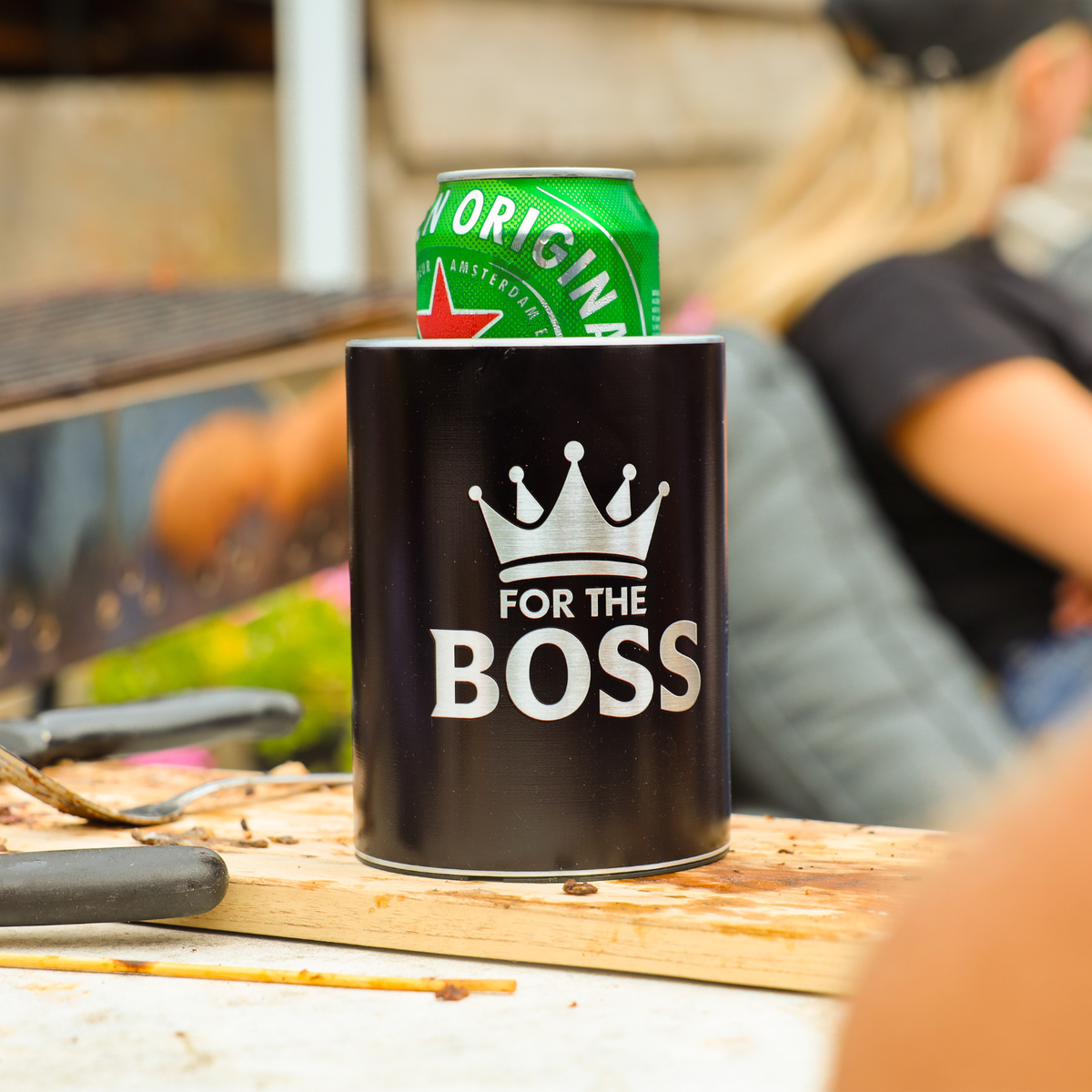 Boss Beer Coolenator lors d'un barbecue